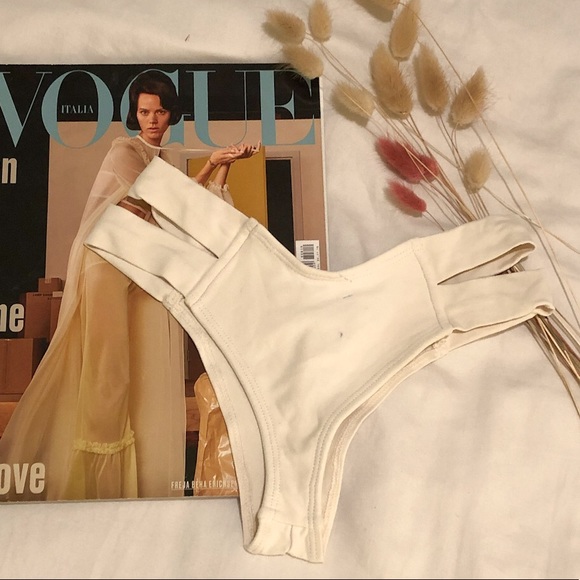 Montce Other - Montce Vanilla Seamless Euro Bottom -cream